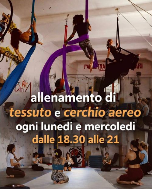 Allenamento di Tessuto e Cerchio aereo